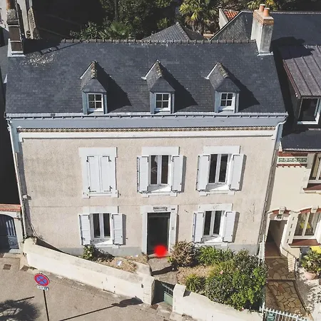 Maison Mitoyenne Avec Jardin Clos Et Terrasse A 200m De La - Vieux Port De - Fr-1-306-1213